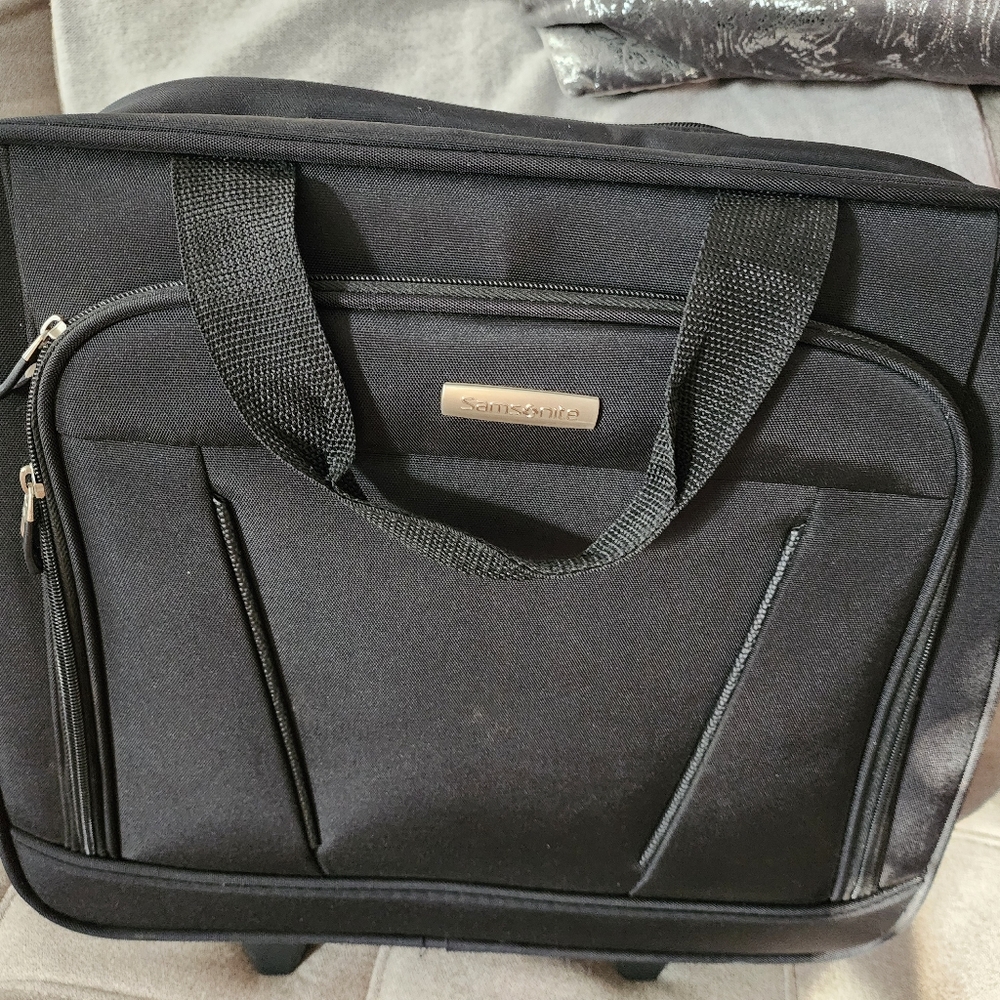 Samsonite Black With Wheels Luggage Case Carry On